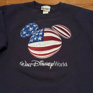 Vintage Walt Disney world Mickey Mouse American flag crewneck
